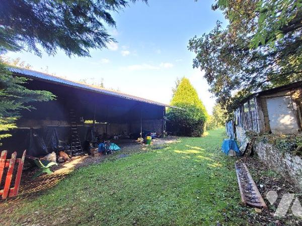 Pavillon plusieurs dépendances et 5 hectares