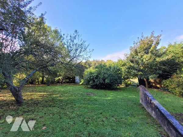 Pavillon plusieurs dépendances et 5 hectares