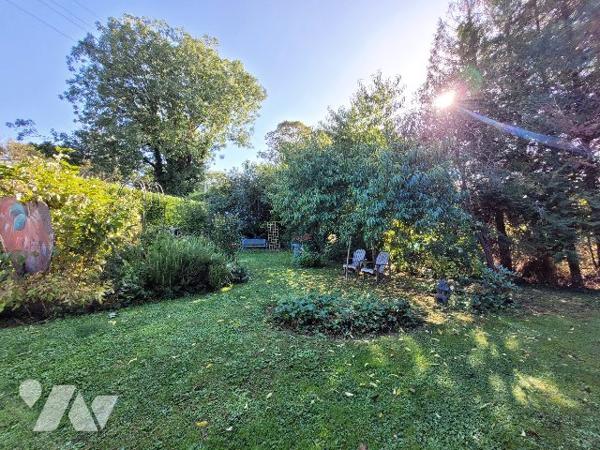 Pavillon plusieurs dépendances et 5 hectares