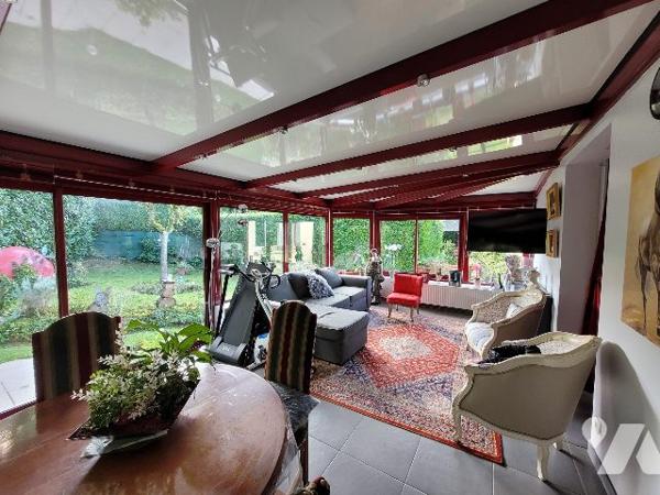 Pavillon plusieurs dépendances et 5 hectares