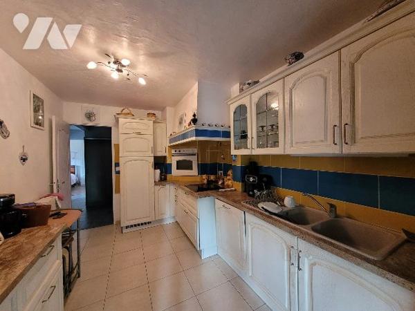 Pavillon plusieurs dépendances et 5 hectares