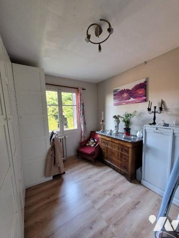 Pavillon plusieurs dépendances et 5 hectares