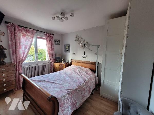 Pavillon plusieurs dépendances et 5 hectares