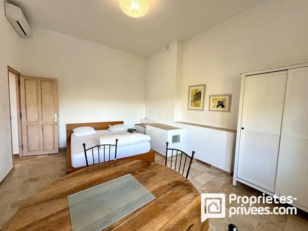 Villa avec jardin, garage, piscine et dépendance à Sainte Maxime