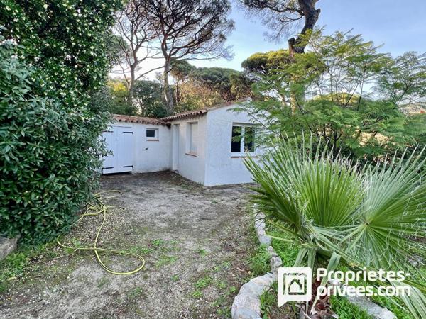 Villa avec jardin, garage, piscine et dépendance à Sainte Maxime