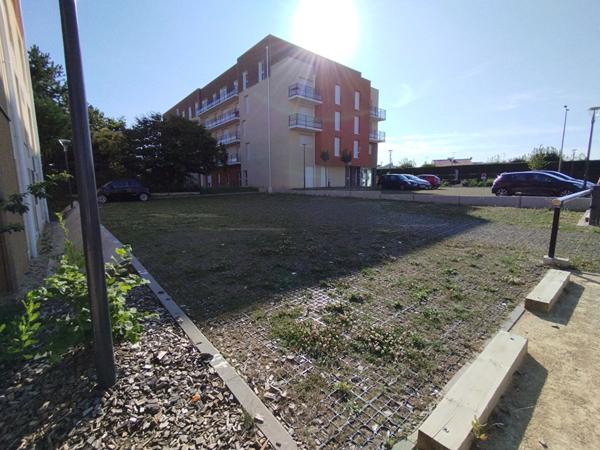 18 places de Parking proche facs de medecine