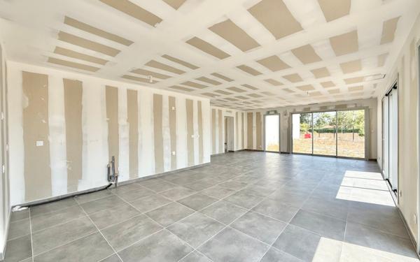 Maison à vendre    7 pièces •  Saint-Médard-en-Jalles