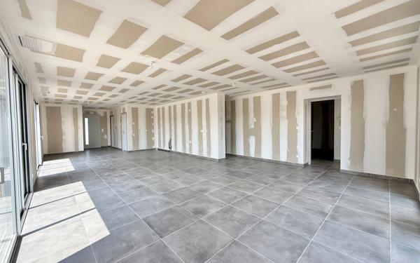 Maison à vendre    7 pièces •  Saint-Médard-en-Jalles