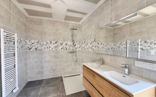 Maison à vendre    7 pièces •  Saint-Médard-en-Jalles