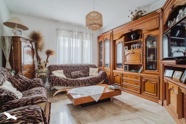 Maison à vendre |  Décines-Charpieu |  8 pièces | 263 m²