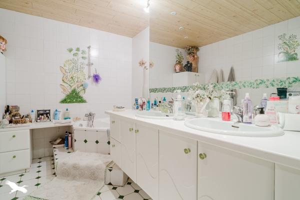 Maison à vendre |  Décines-Charpieu |  8 pièces | 263 m²