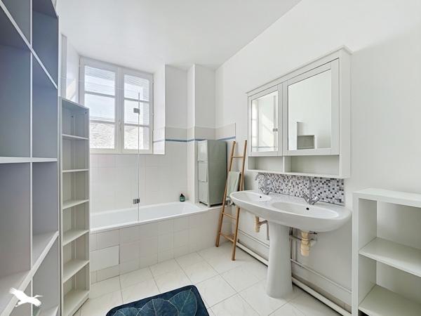 Appartement à vendre 150 500 € Fontenay-le-Comte 3 p 101 m² DPE D