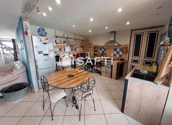 Maison 5 pièces 146m2 avec piscine.