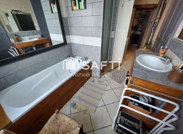 Maison 5 pièces 146m2 avec piscine.