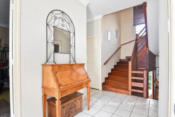 LOURDES (65),belle maison familiale d'environ 203 m2 avec 4 chambres et jardin !