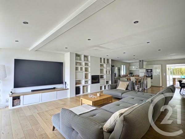 Maison à vendre  5 pièces - 147,20 m 2   LA CRAU  - 83