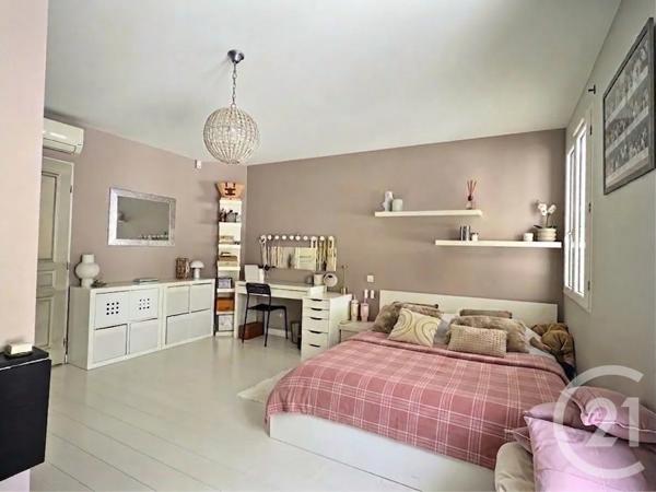 Maison à vendre  5 pièces - 147,20 m 2   LA CRAU  - 83