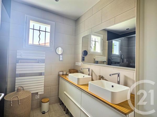 Maison à vendre  5 pièces - 147,20 m 2   LA CRAU  - 83