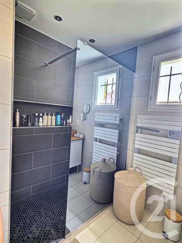 Maison à vendre  5 pièces - 147,20 m 2   LA CRAU  - 83