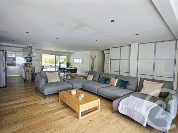 Maison à vendre  5 pièces - 147,20 m 2   LA CRAU  - 83