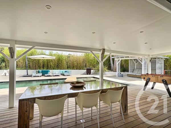 Maison à vendre  5 pièces - 147,20 m 2   LA CRAU  - 83