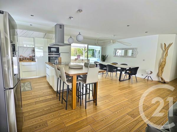 Maison à vendre  5 pièces - 147,20 m 2   LA CRAU  - 83