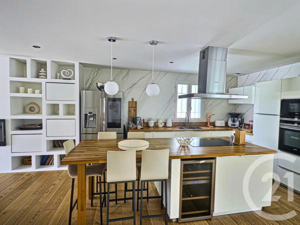 Maison à vendre  5 pièces - 147,20 m 2   LA CRAU  - 83