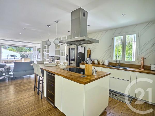 Maison à vendre  5 pièces - 147,20 m 2   LA CRAU  - 83