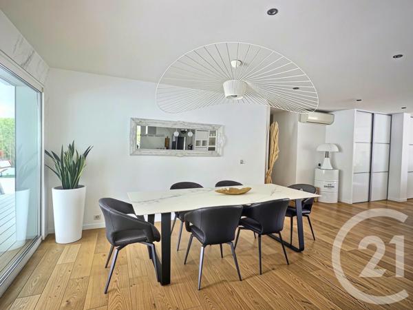 Maison à vendre  5 pièces - 147,20 m 2   LA CRAU  - 83