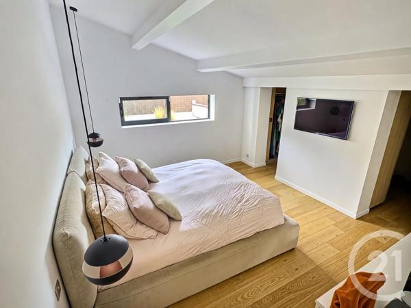 Maison à vendre  5 pièces - 147,20 m 2   LA CRAU  - 83
