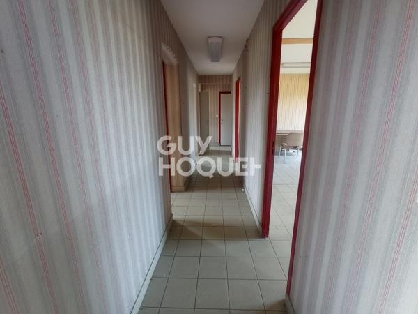 LOCAL D'ACTIVITE (BUREAU + ENTREPRÖT+ TERRAIN) 50530 Bacilly