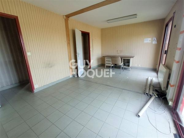 LOCAL D'ACTIVITE (BUREAU + ENTREPRÖT+ TERRAIN) 50530 Bacilly