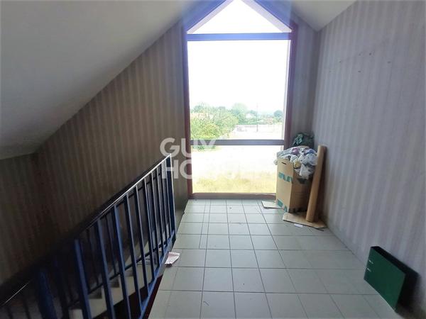 LOCAL D'ACTIVITE (BUREAU + ENTREPRÖT+ TERRAIN) 50530 Bacilly