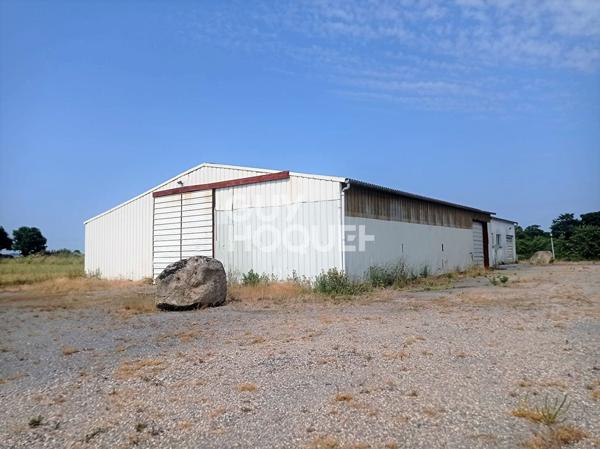 LOCAL D'ACTIVITE (BUREAU + ENTREPRÖT+ TERRAIN) 50530 Bacilly