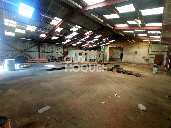 LOCAL D'ACTIVITE (BUREAU + ENTREPRÖT+ TERRAIN) 50530 Bacilly