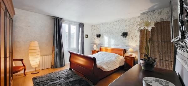 Longpont-sur-Orge (91310) Maison familiale ou bureaux + logements avec 5 chambres, combles/grenier, stationnements, dépendances, grange,