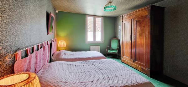 Longpont-sur-Orge (91310) Maison familiale ou bureaux + logements avec 5 chambres, combles/grenier, stationnements, dépendances, grange,