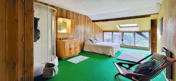 Longpont-sur-Orge (91310) Maison familiale ou bureaux + logements avec 5 chambres, combles/grenier, stationnements, dépendances, grange,