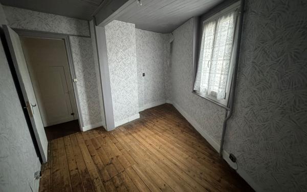 Immeuble à vendre    5 pièces • 82,51 m2 Bernay