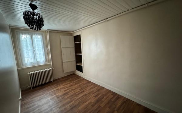 Immeuble à vendre    5 pièces • 82,51 m2 Bernay