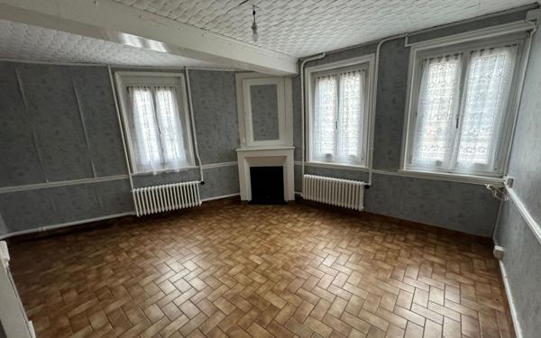 Immeuble à vendre    5 pièces • 82,51 m2 Bernay