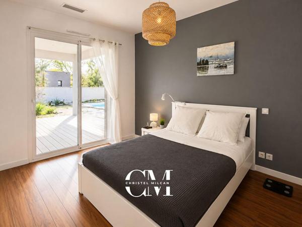 Maison contemporaine de plain-pied avec piscine 210 m2 Bruges Grand Darnal