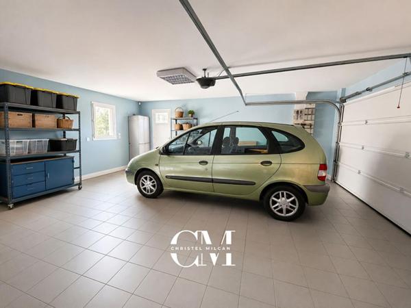 Maison contemporaine de plain-pied avec piscine 210 m2 Bruges Grand Darnal