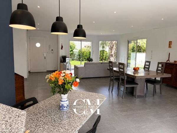 Maison contemporaine de plain-pied avec piscine 210 m2 Bruges Grand Darnal