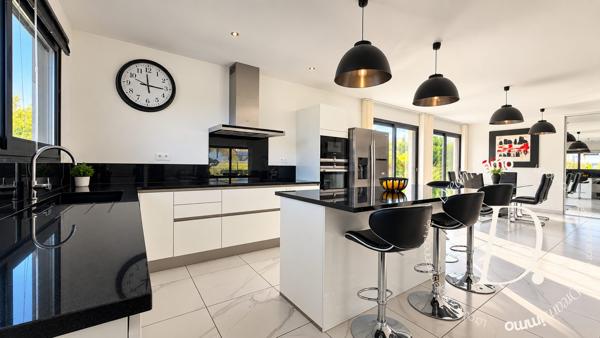 Belle et grande maison contemporaine au calme,