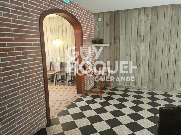 Local Commercial avec appartement à l'étage