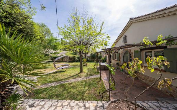 Maison à vendre    6 pièces •  Grasse