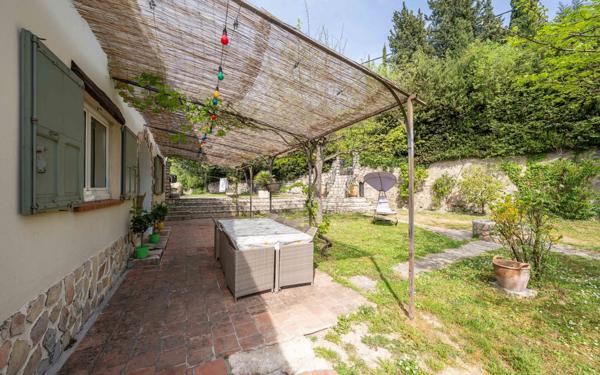 Maison à vendre    6 pièces •  Grasse