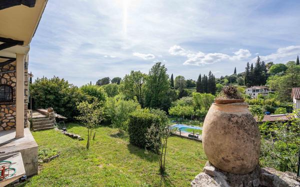 Maison à vendre    6 pièces •  Grasse