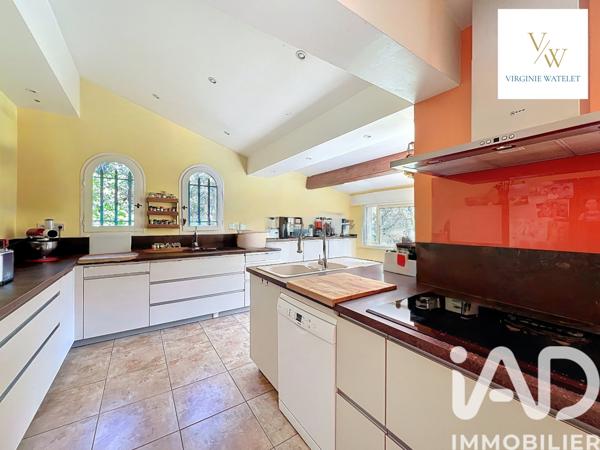 Maison à vendre 11 pièces 257 m² Saint-Mathieu-de-Tréviers